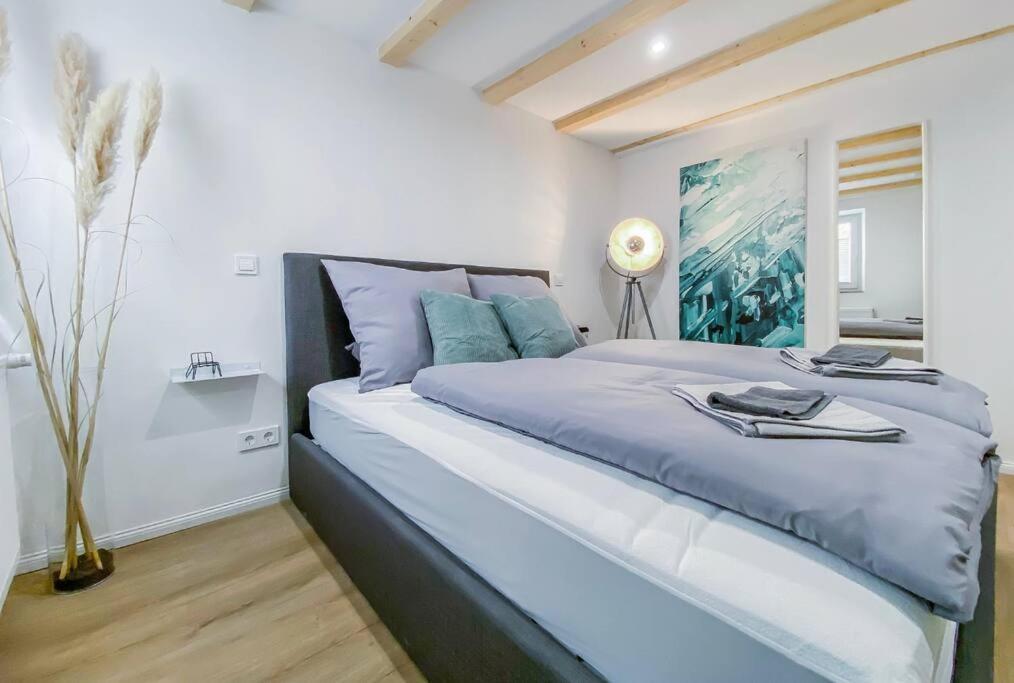 Stylisches Apartment Mit Terrasse In Der Altstadt Von Donauwoerth Exterior foto